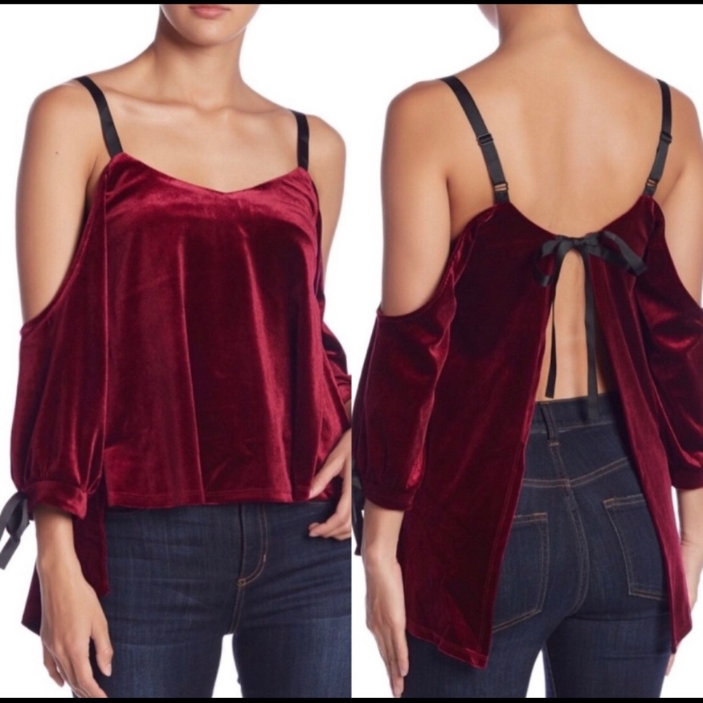 NWT Romeo & Juliet Couture Cold Shoulder Open Back Velvet Burgundy Top Sz Small